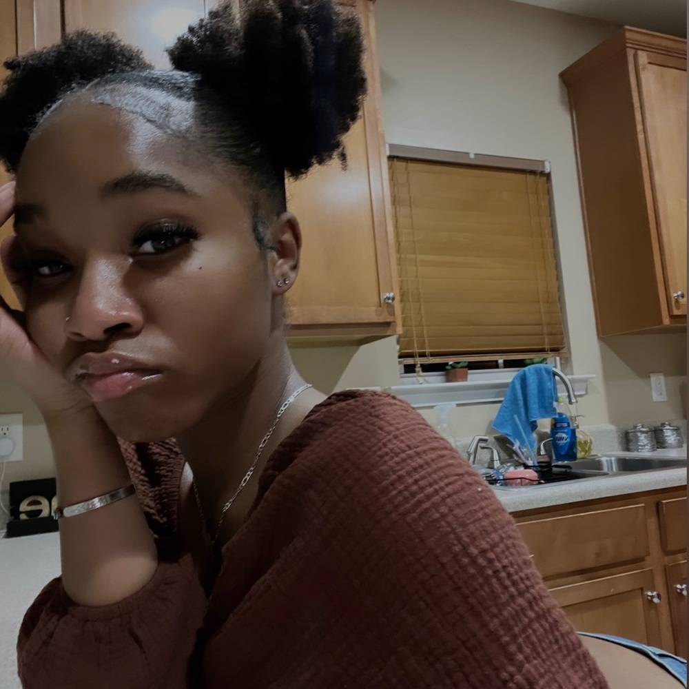 Meet your Posher, Nia - Picture 4 of 5